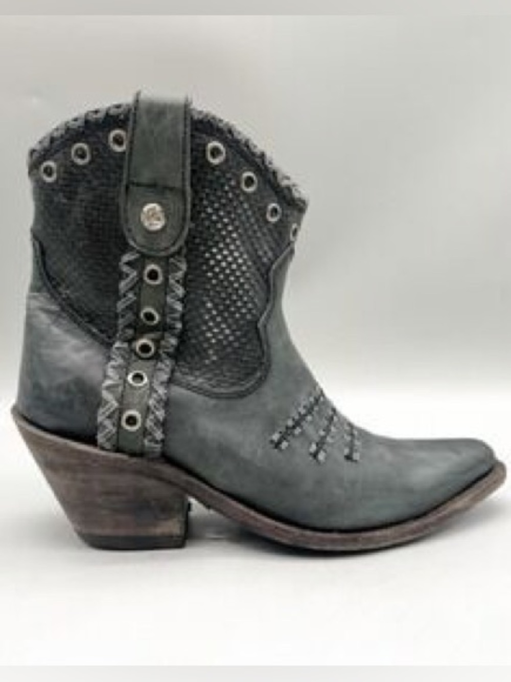 LIBERTY Gray Textured Western Ankle Bootie with Stud & Grommet Details (8.5)
